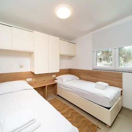Arti Homes Rab Banjol Penzion 4*