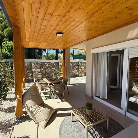Arti Homes Rab Gæstehus 3*